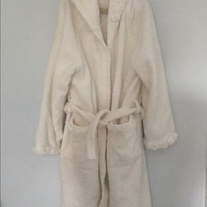 Girls 100% cotton hooded bathrobe in white